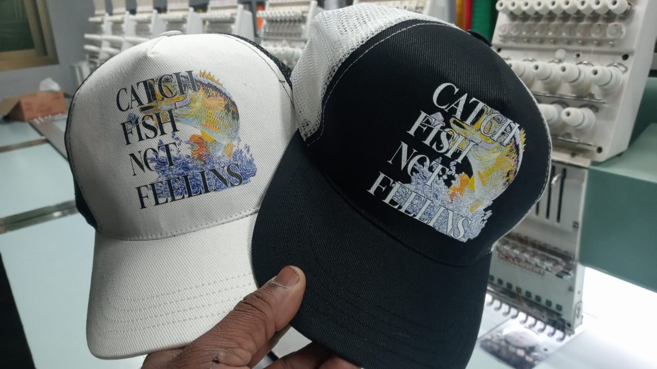 Fishing hat black or white